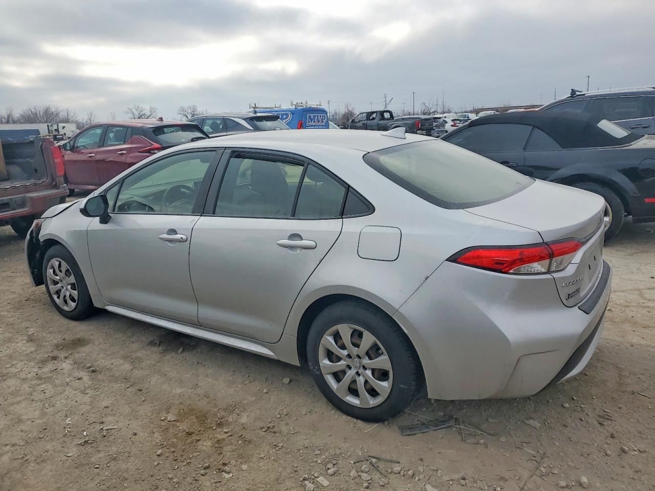 2021 TOYOTA COROLLA LE photo 2