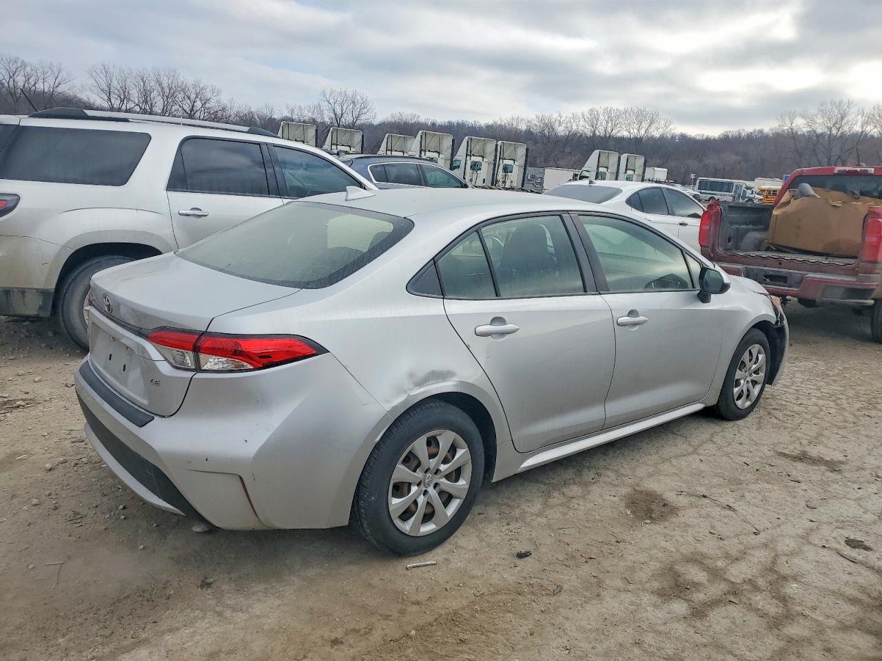 2021 TOYOTA COROLLA LE photo 3