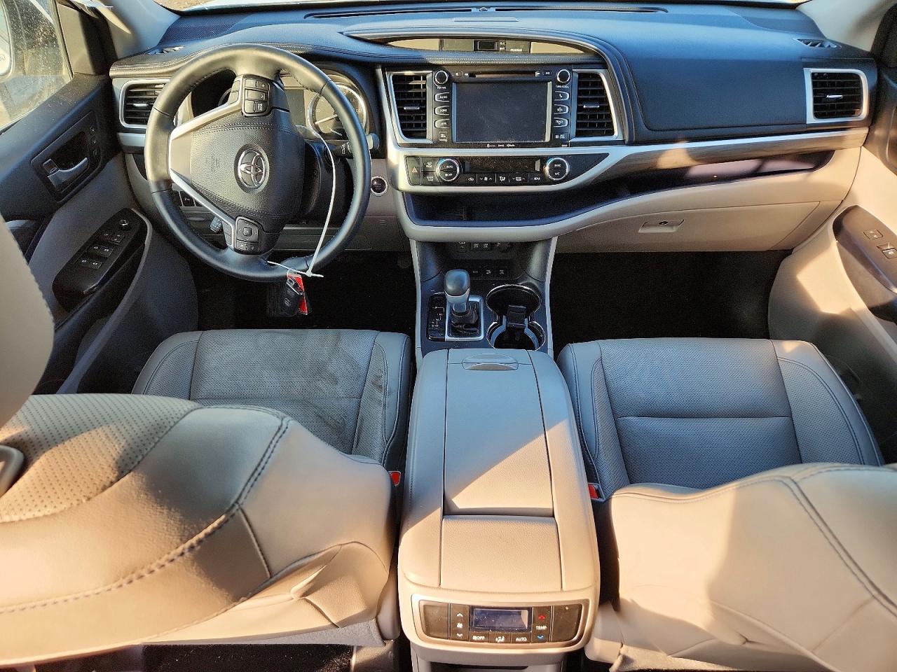 2018 TOYOTA HIGHLANDER LIMITED photo 8
