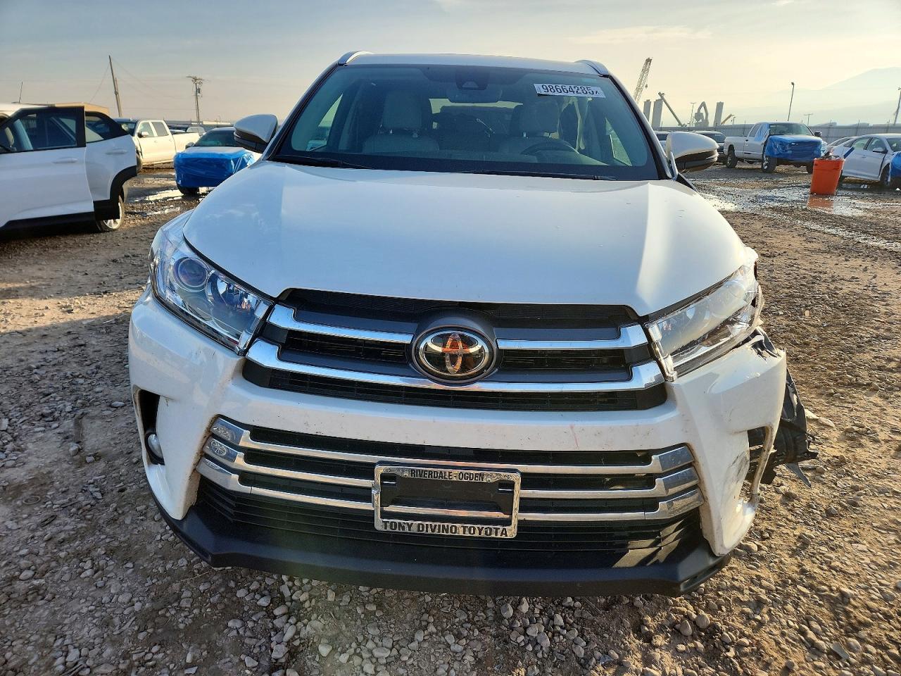 2018 TOYOTA HIGHLANDER LIMITED photo 5