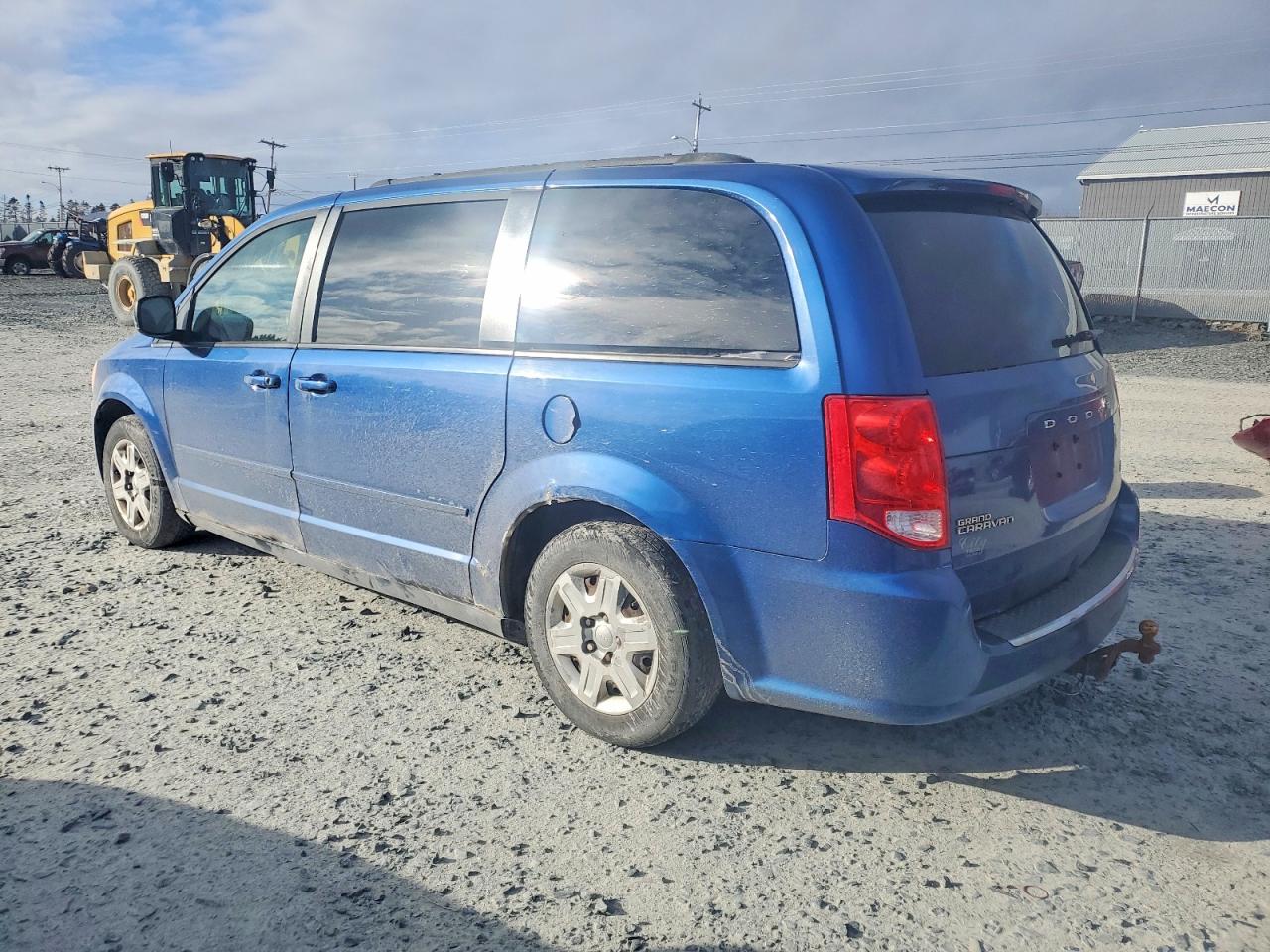 2011 DODGE GRAND CARAVAN EXPRESS photo 2