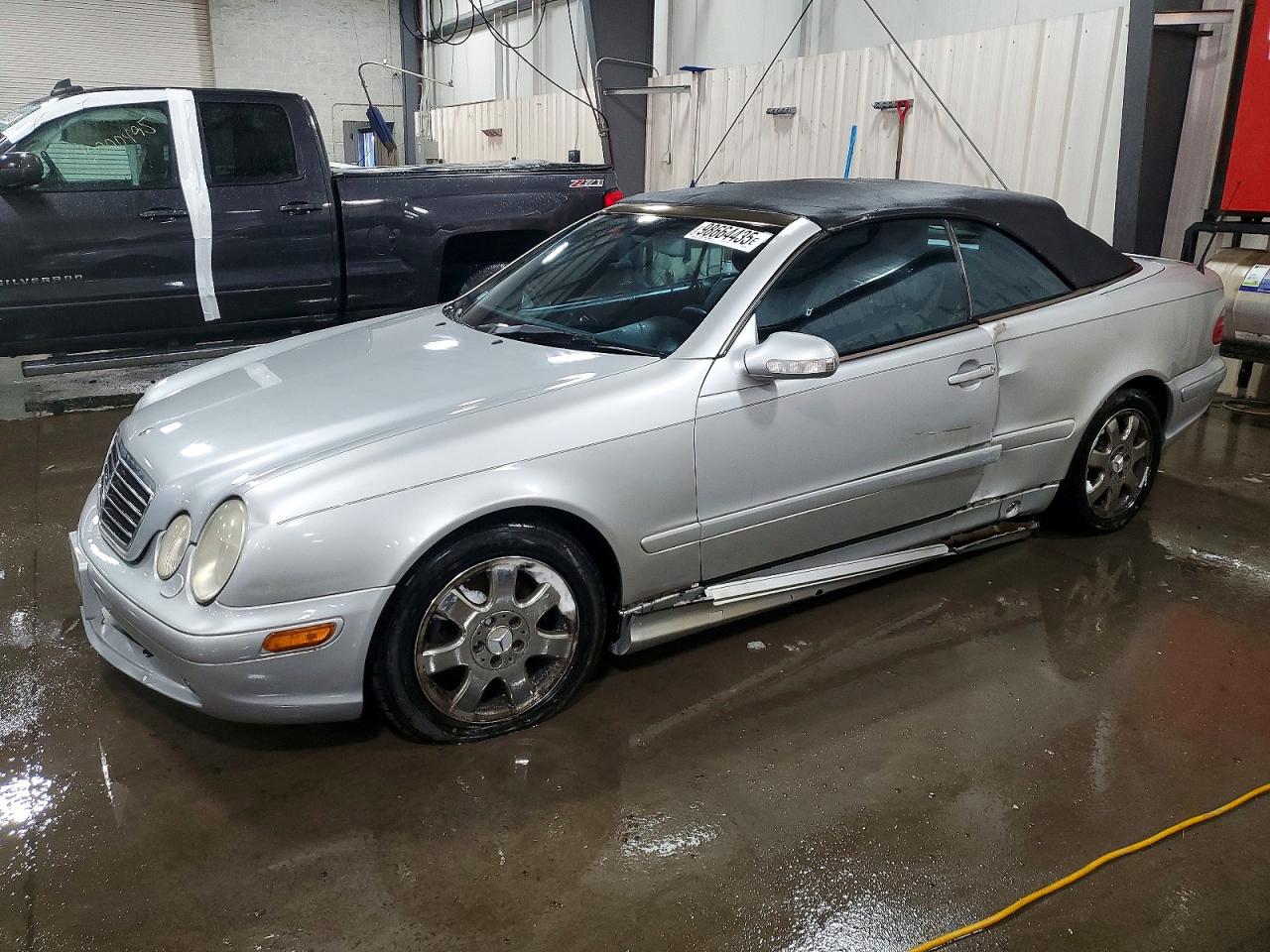2001 MERCEDES-BENZ CLK