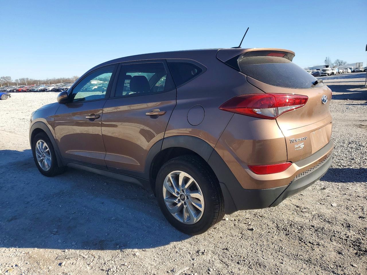 2016 HYUNDAI TUCSON SE photo 2