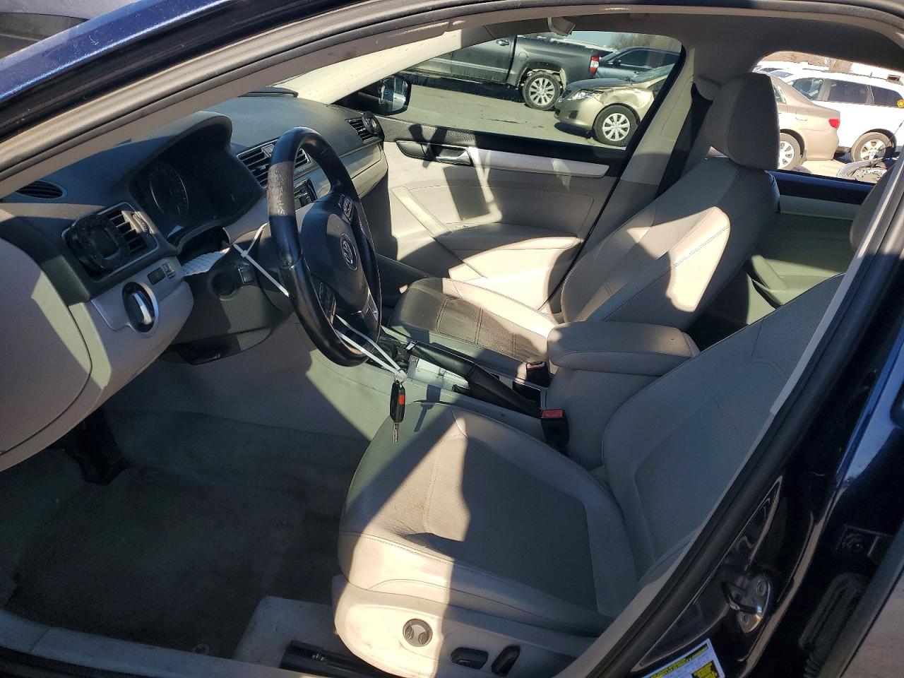 2012 VOLKSWAGEN PASSAT SE photo 7