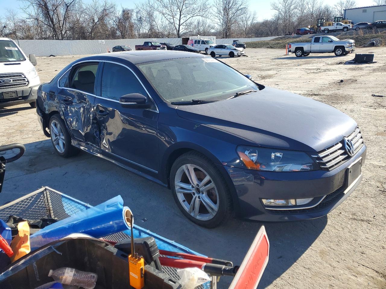 2012 VOLKSWAGEN PASSAT SE photo 4