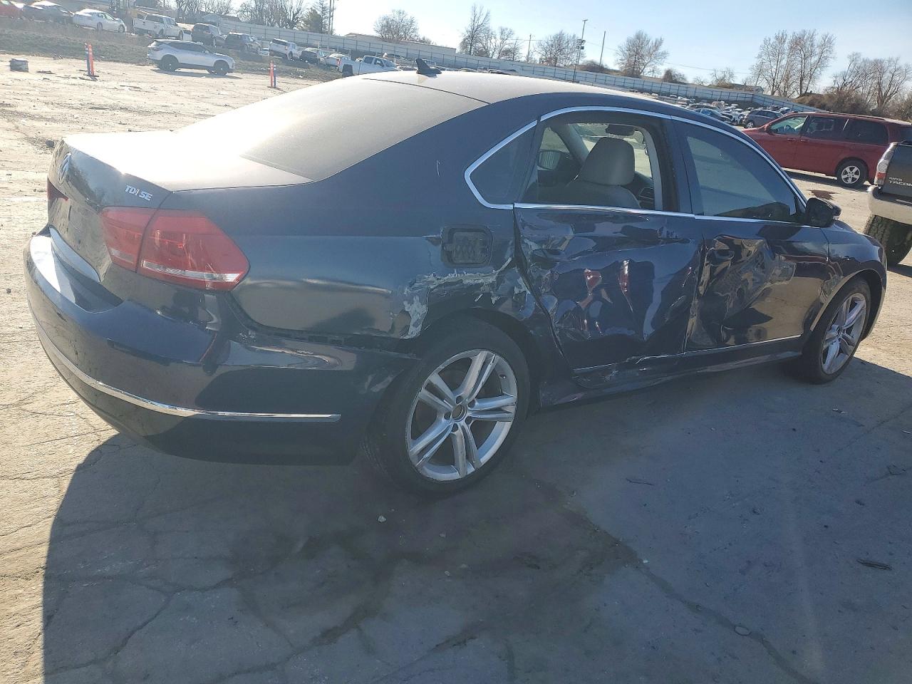 2012 VOLKSWAGEN PASSAT SE photo 3