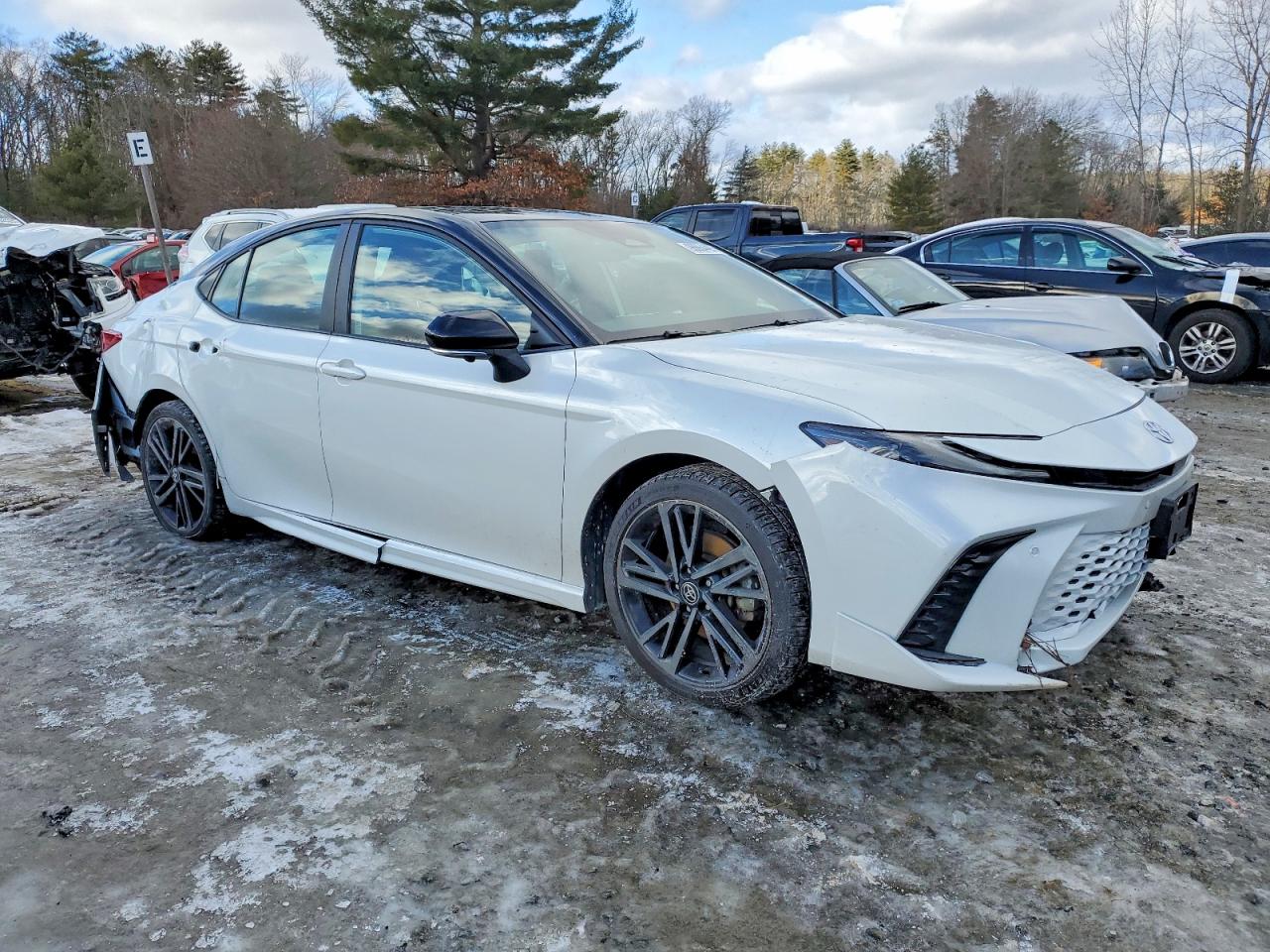 2025 TOYOTA CAMRY XSE photo 4