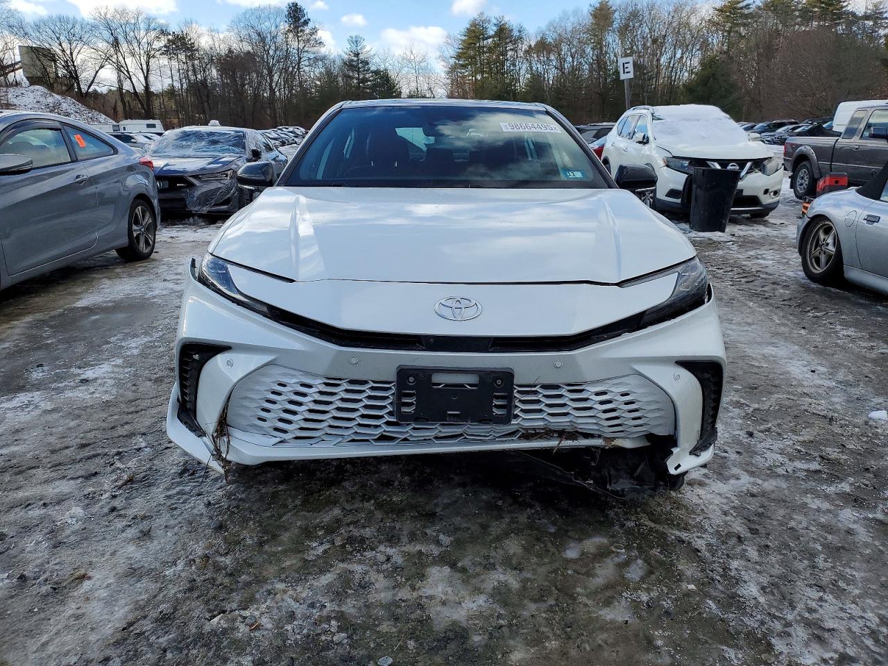 2025 TOYOTA CAMRY XSE photo 5