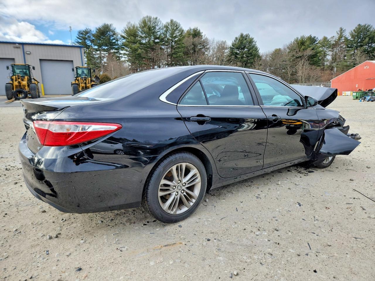 2015 TOYOTA CAMRY LE photo 3