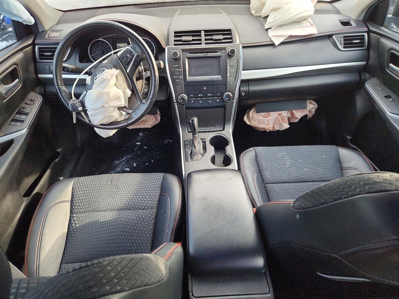 2015 TOYOTA CAMRY LE photo 8