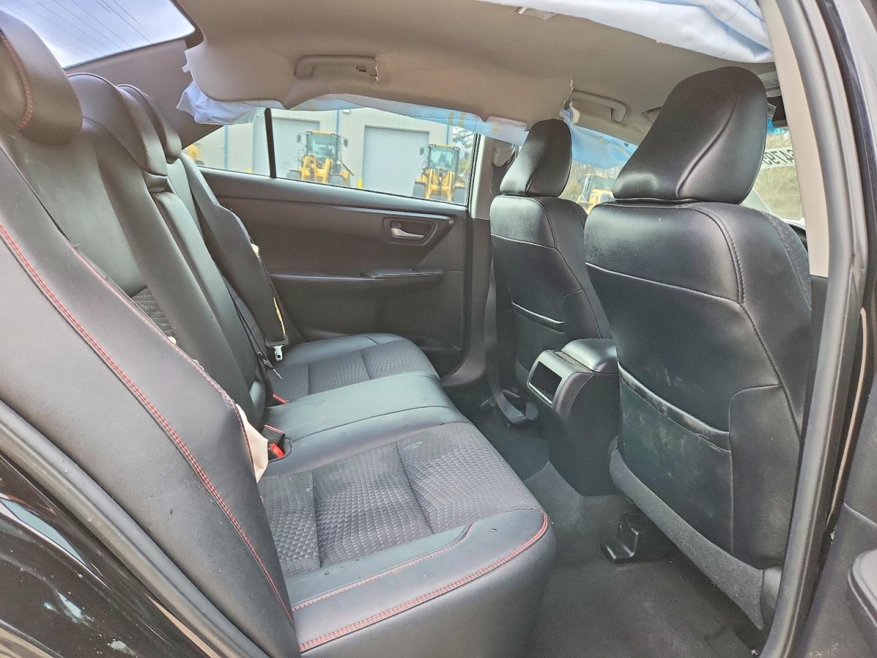 2015 TOYOTA CAMRY LE photo 10