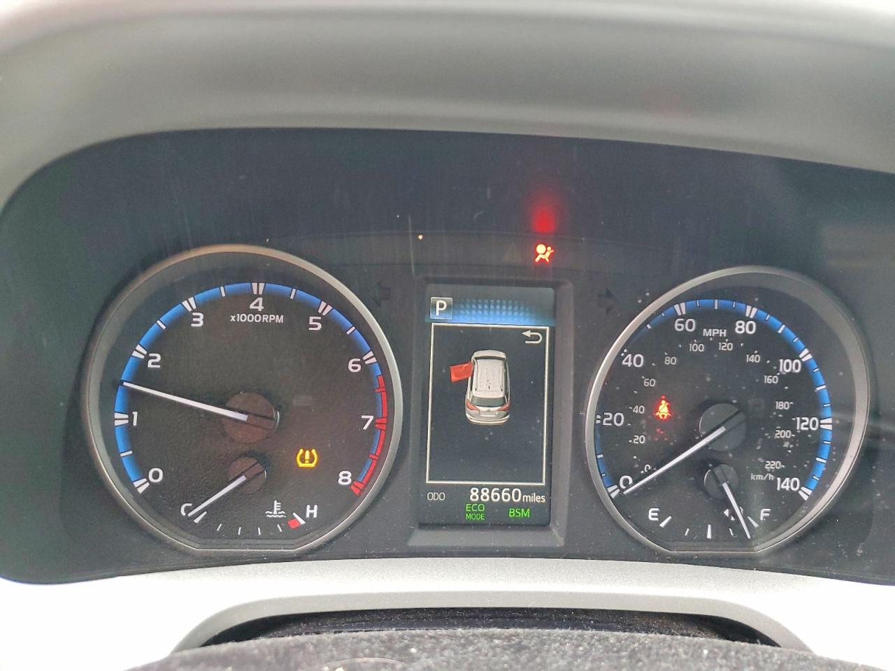 2018 TOYOTA RAV4 XLE photo 9