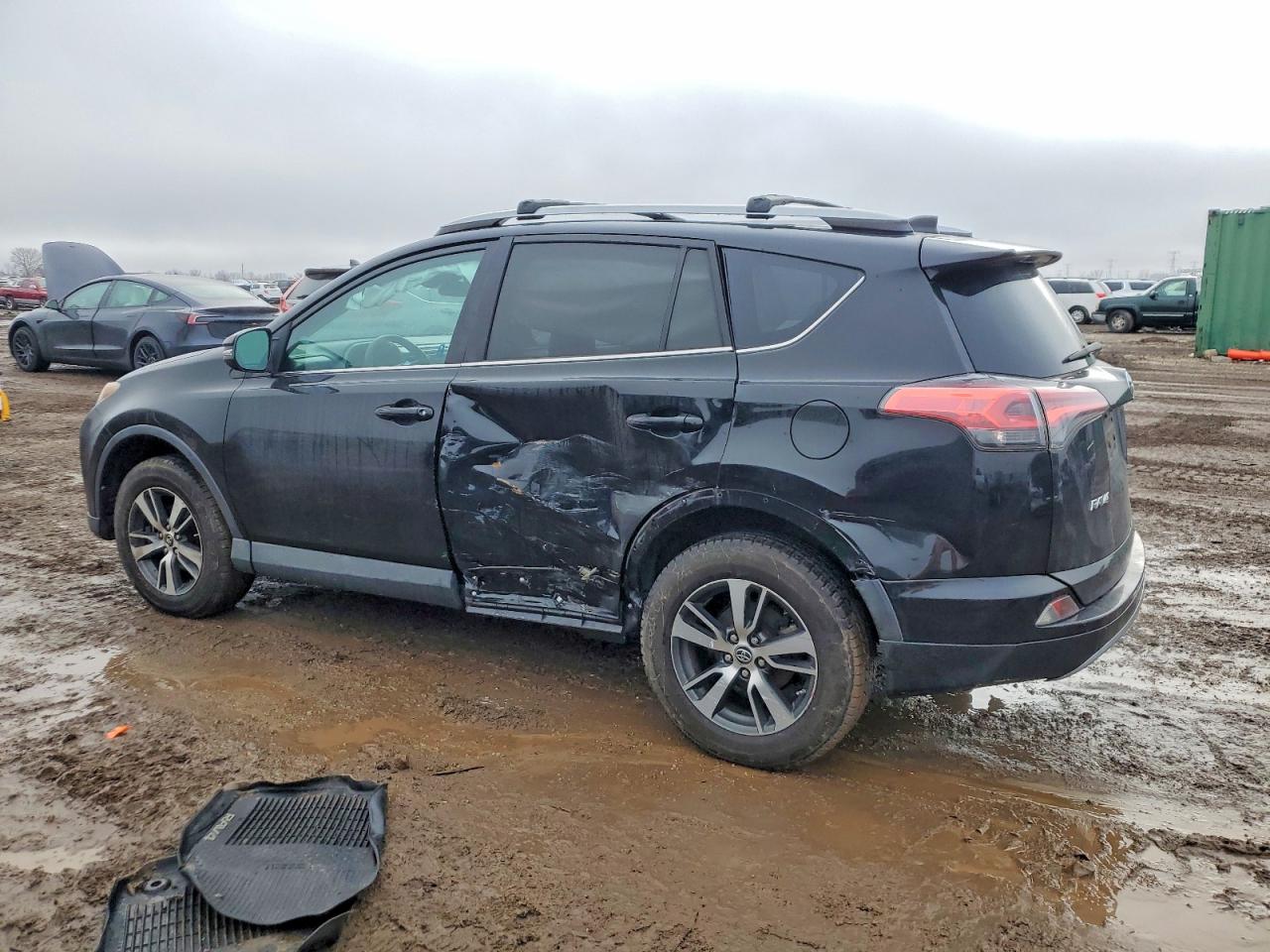 2018 TOYOTA RAV4 XLE photo 2