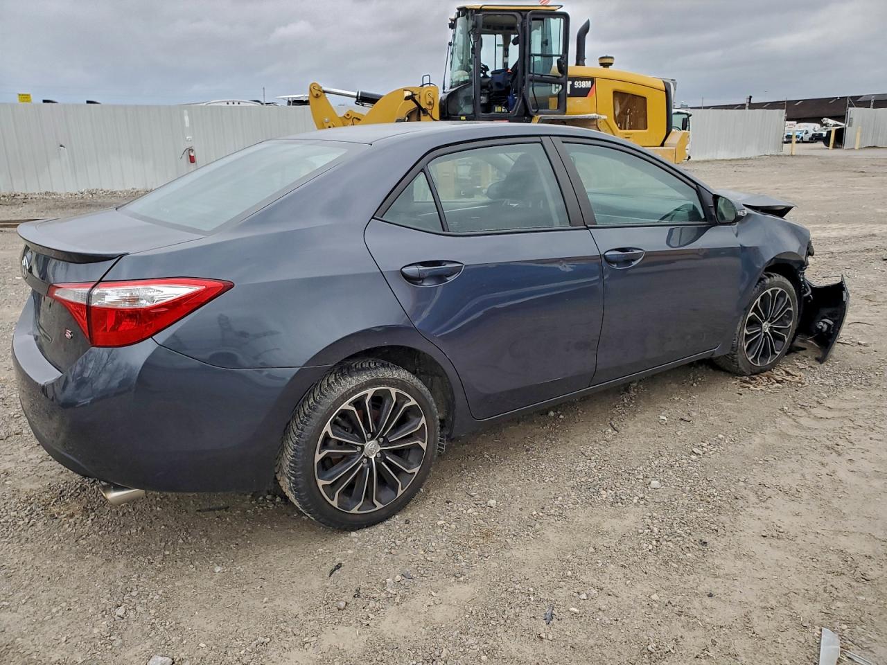 2014 TOYOTA COROLLA L photo 3