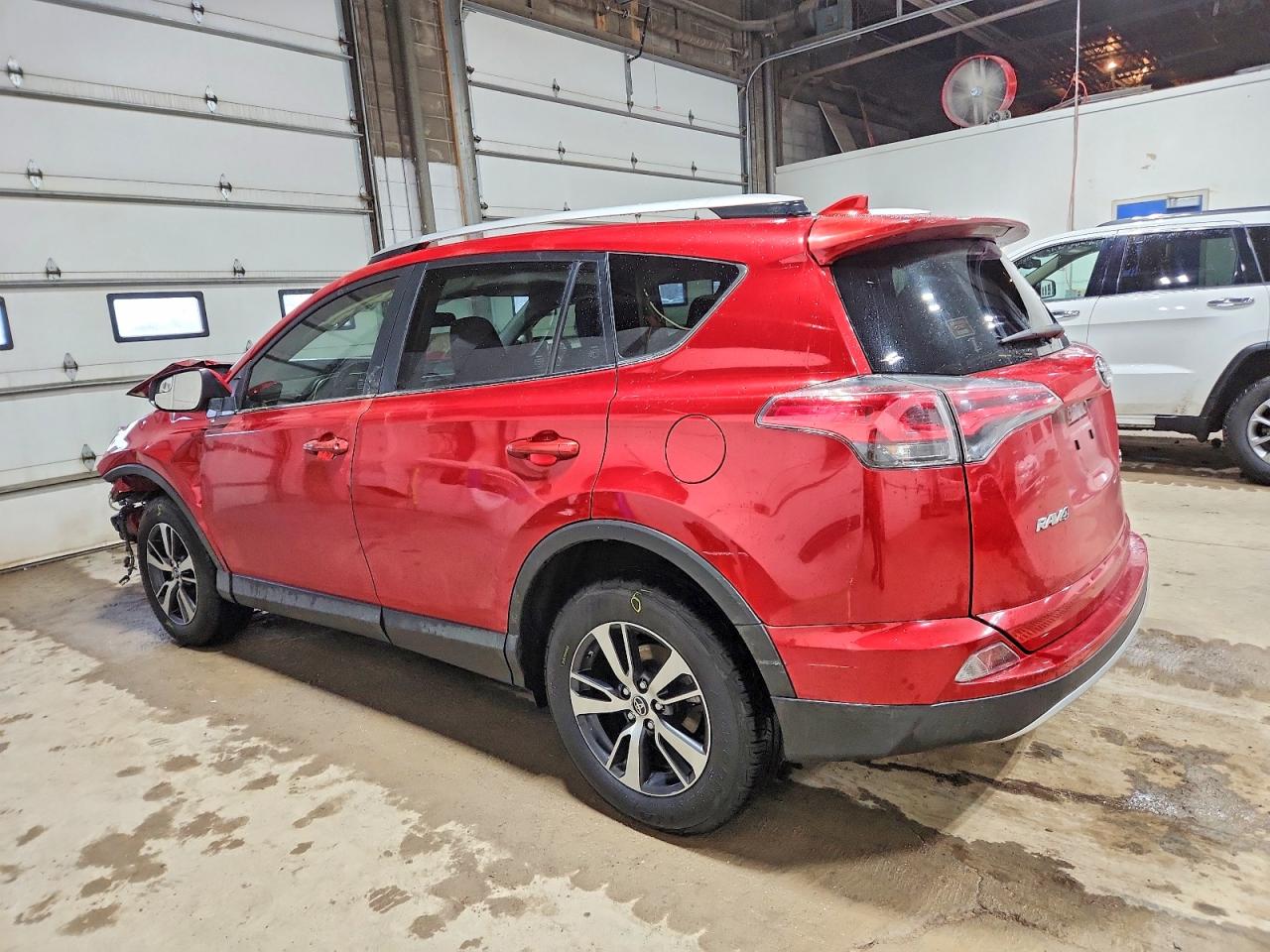 2016 TOYOTA RAV4 XLE photo 2