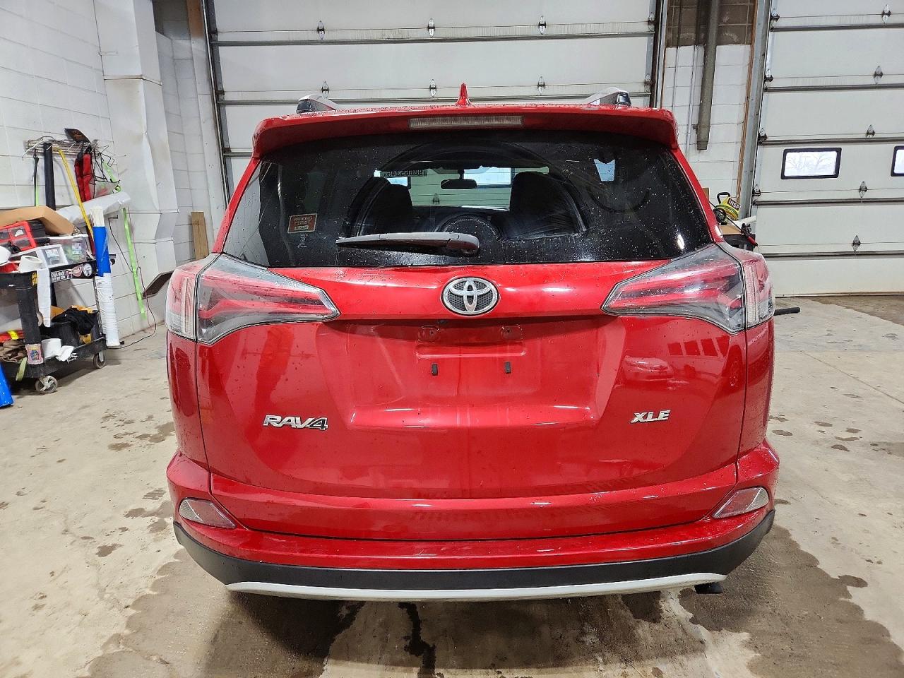 2016 TOYOTA RAV4 XLE photo 6