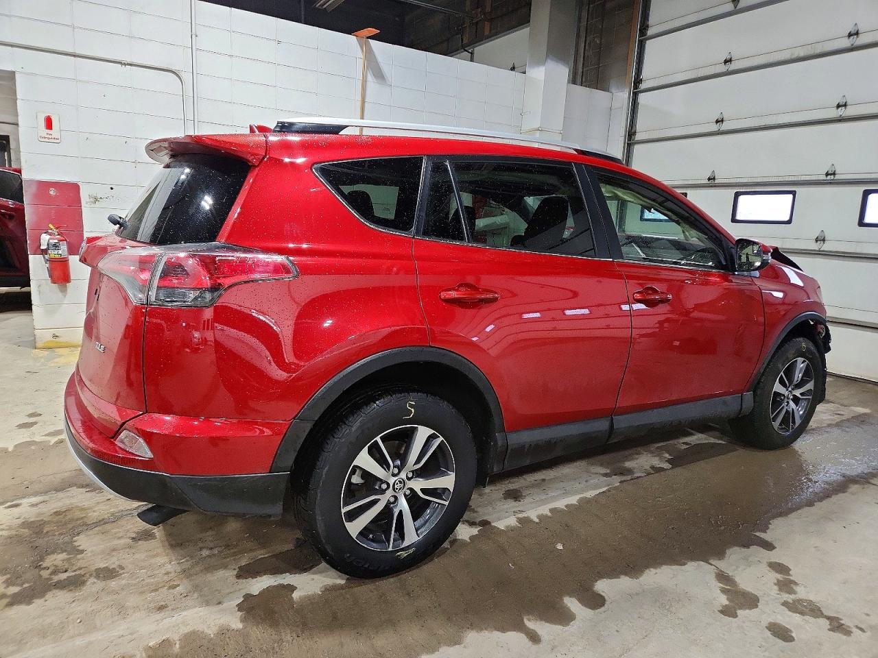 2016 TOYOTA RAV4 XLE photo 3