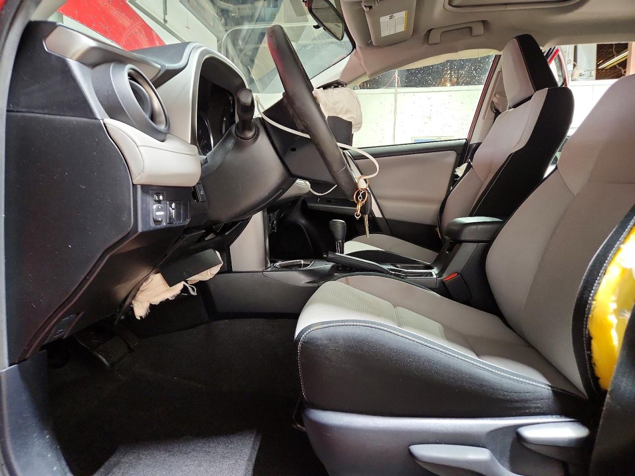 2016 TOYOTA RAV4 XLE photo 7