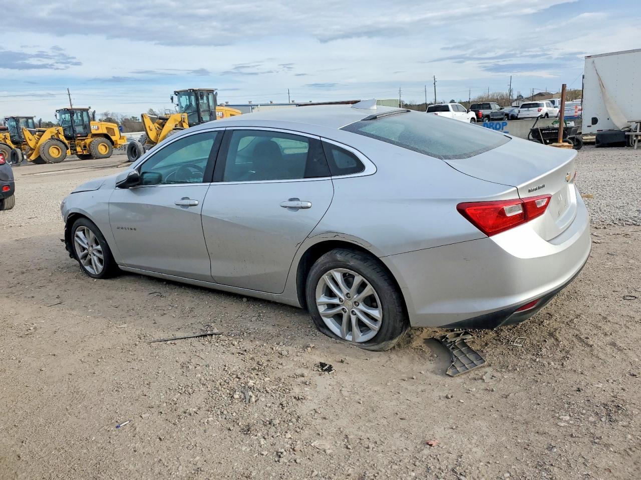 2018 CHEVROLET MALIBU LT photo 2