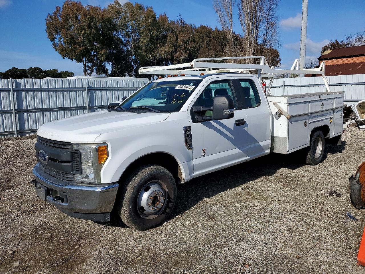 2017 FORD F350 SUPER
