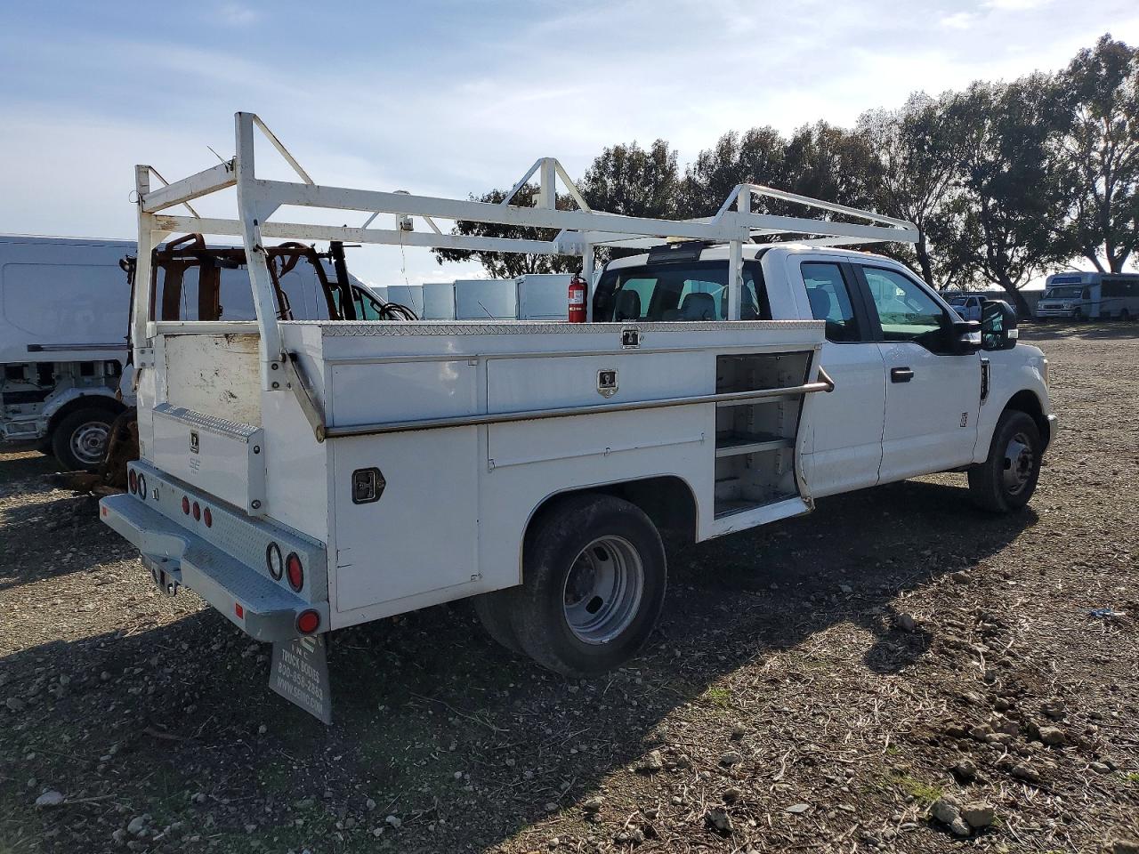 2017 FORD F350 SUPER DUTY UTILITY / SERVICE TRUCK photo 3