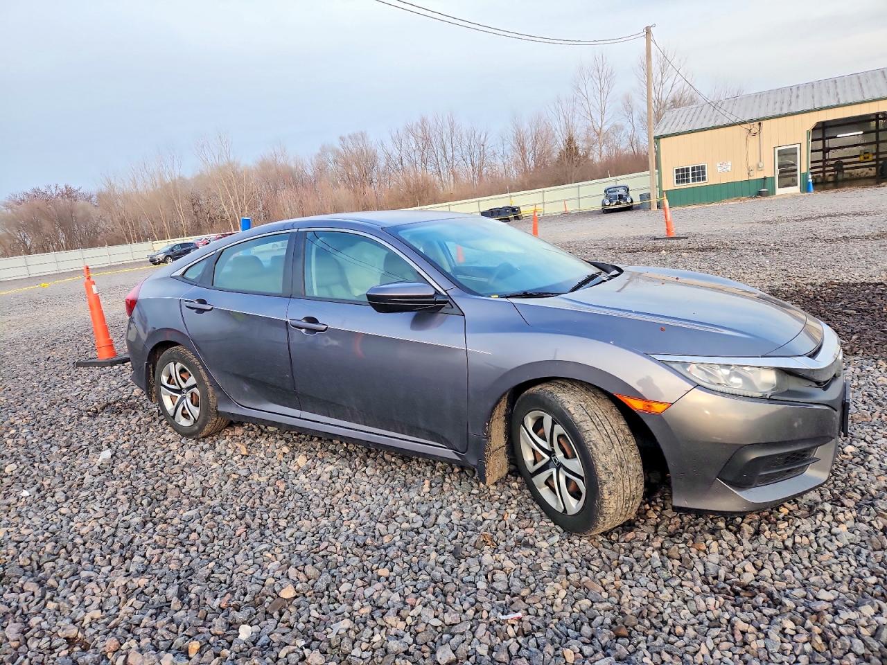 2017 HONDA CIVIC LX photo 4