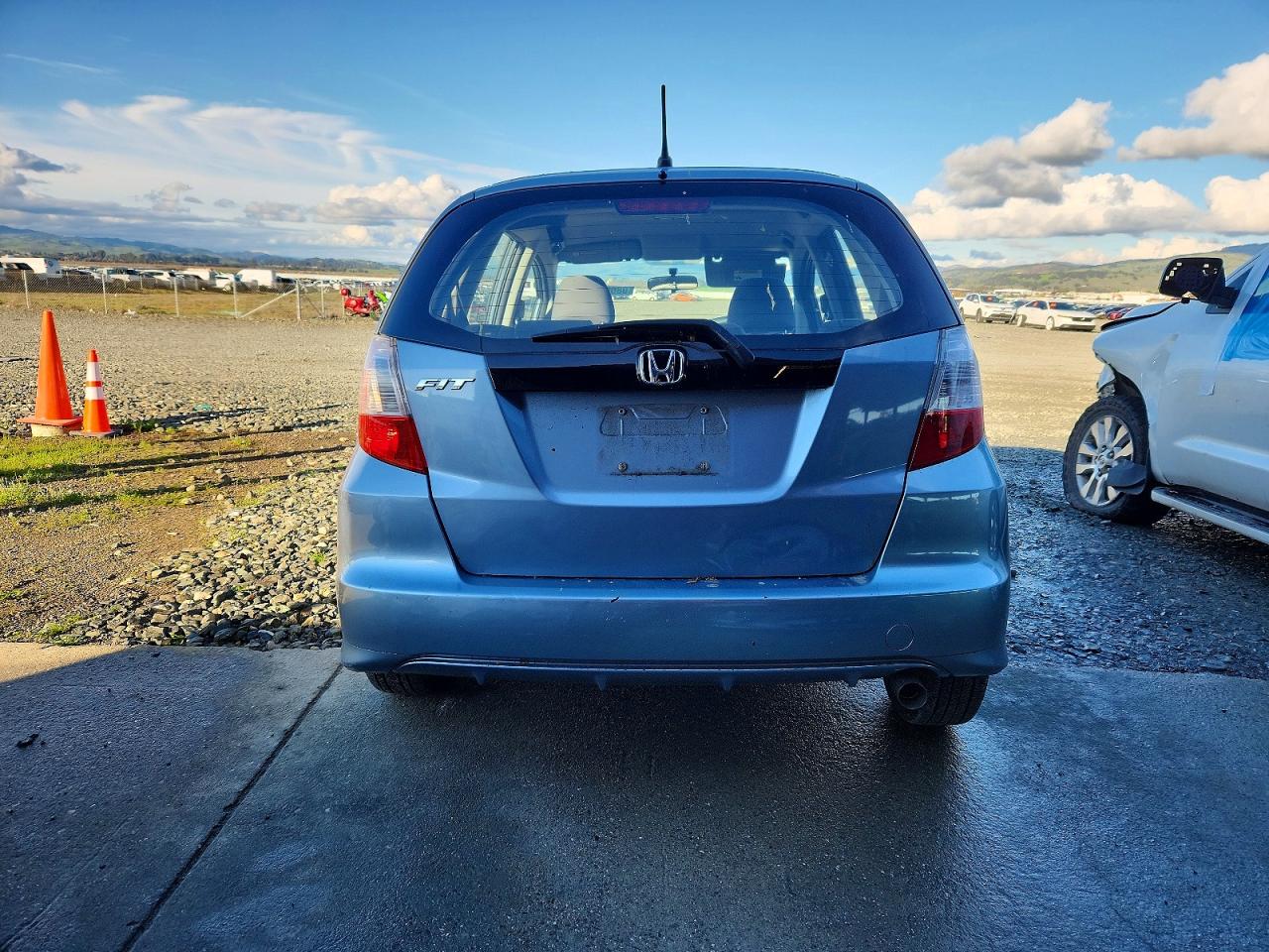 2011 HONDA FIT photo 6