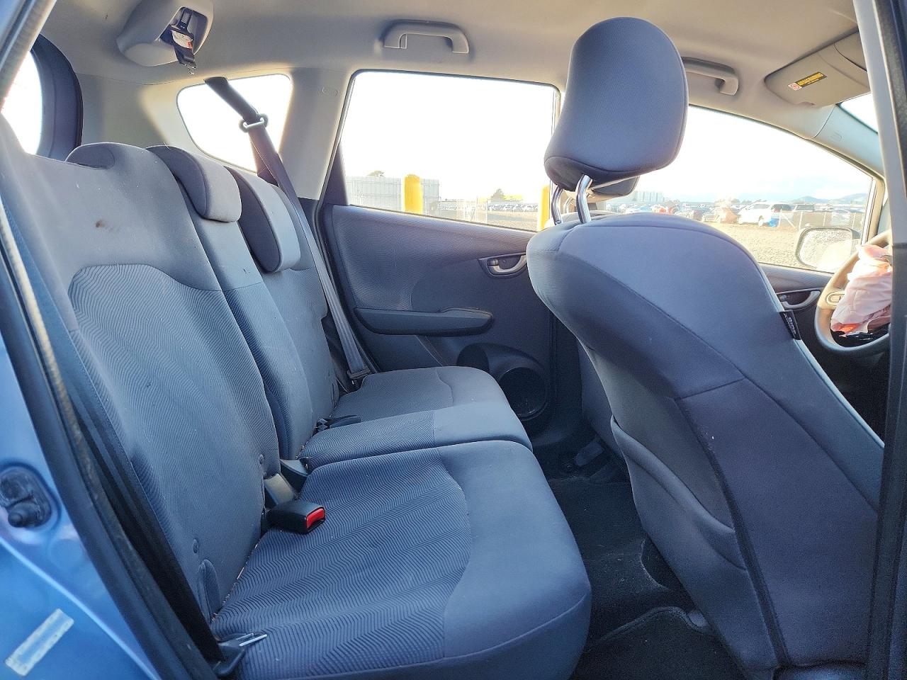 2011 HONDA FIT photo 10