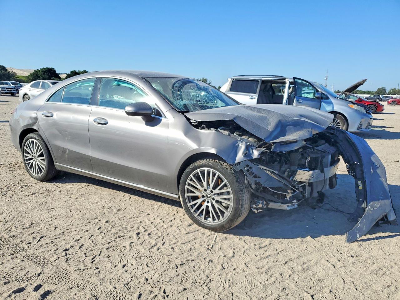 2025 MERCEDES-BENZ CLA 250 photo 4