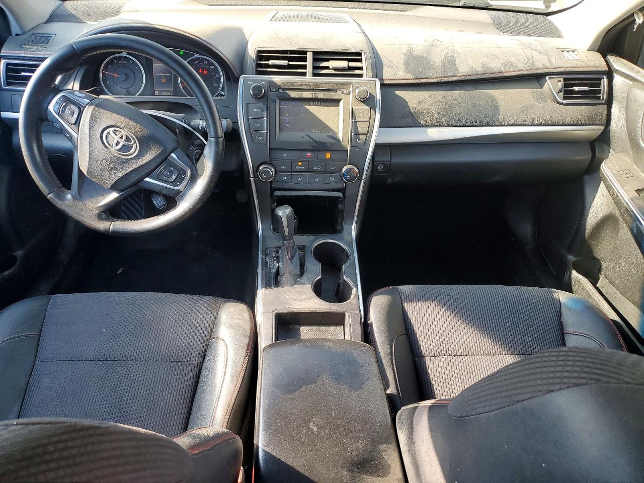 2016 TOYOTA CAMRY LE photo 15