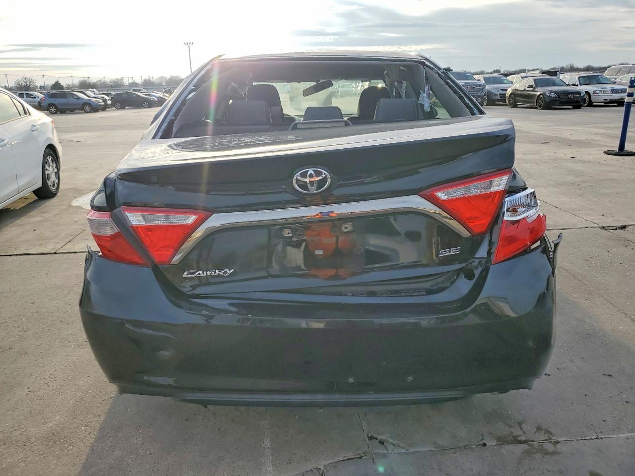 2016 TOYOTA CAMRY LE photo 11