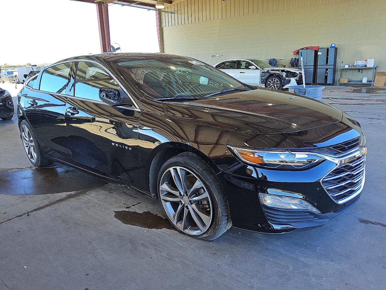 2023 CHEVROLET MALIBU LT photo 4