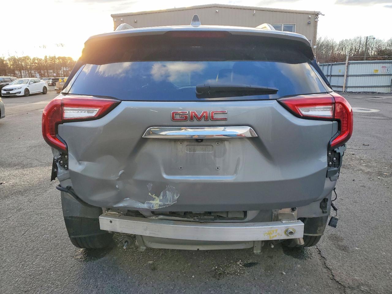 2024 GMC TERRAIN SLT photo 6