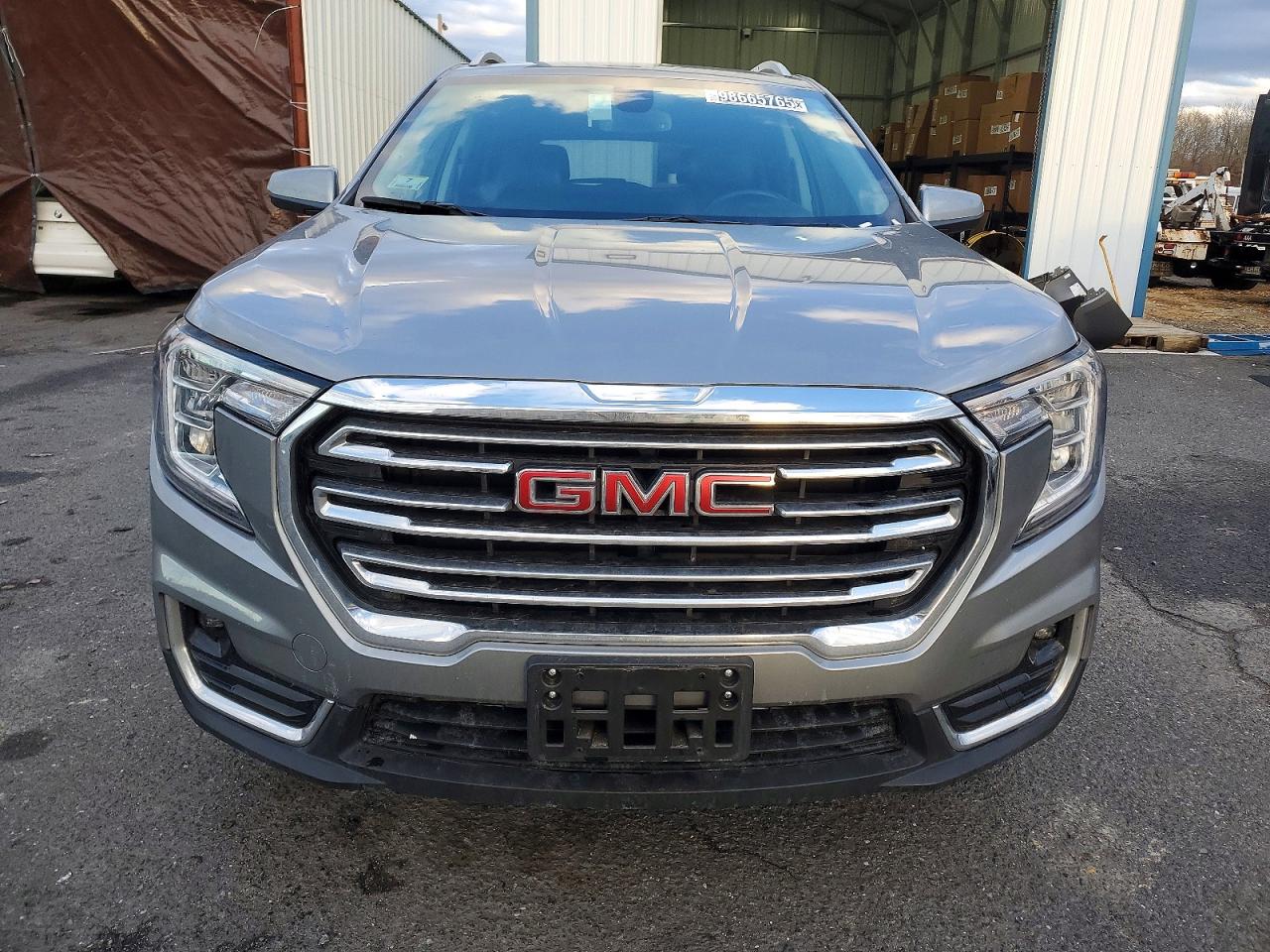 2024 GMC TERRAIN SLT photo 5