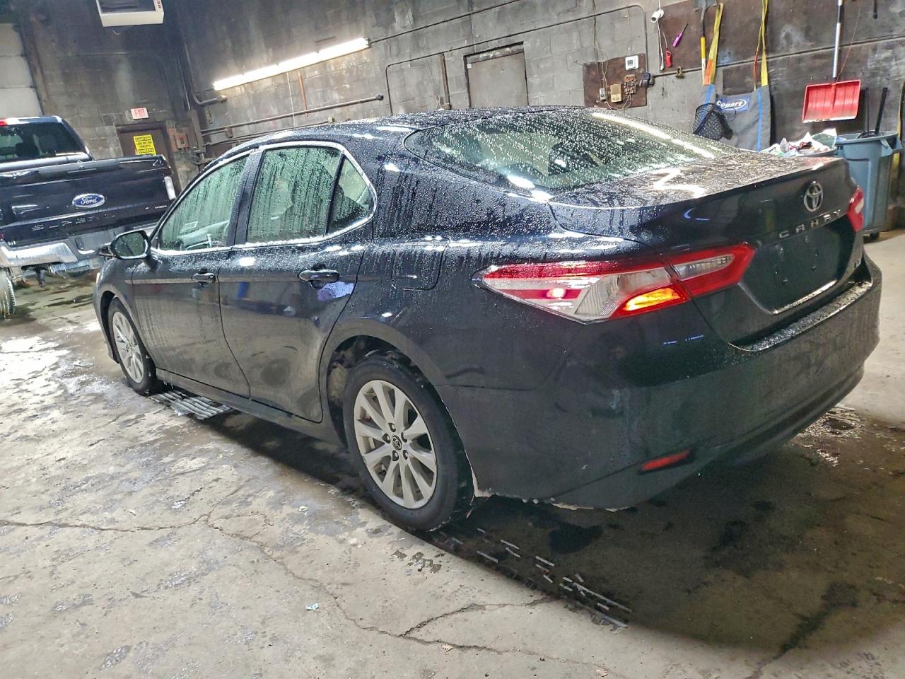 2018 TOYOTA CAMRY L photo 3