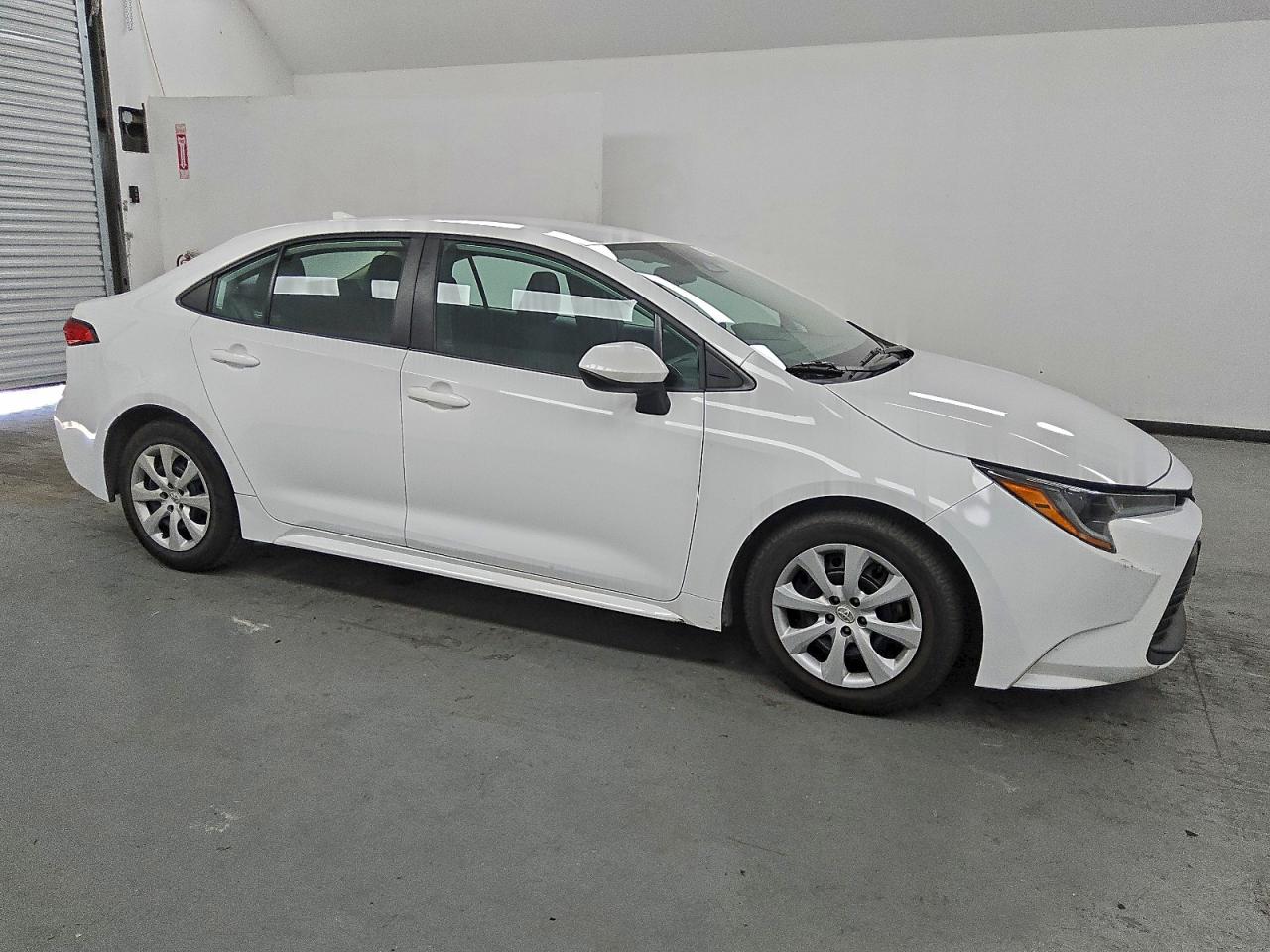 2023 TOYOTA COROLLA LE photo 4