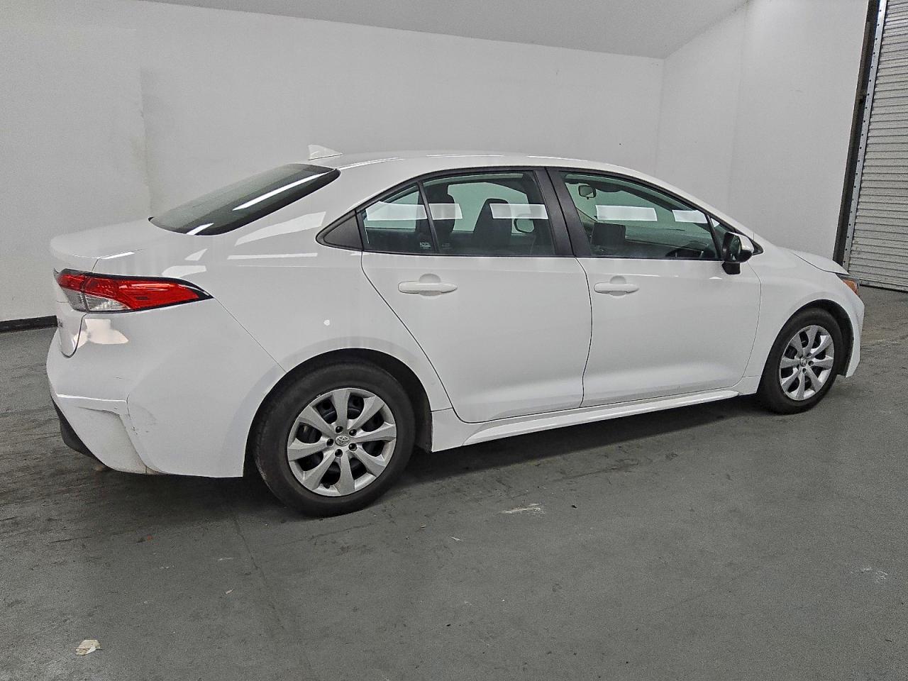 2023 TOYOTA COROLLA LE photo 3