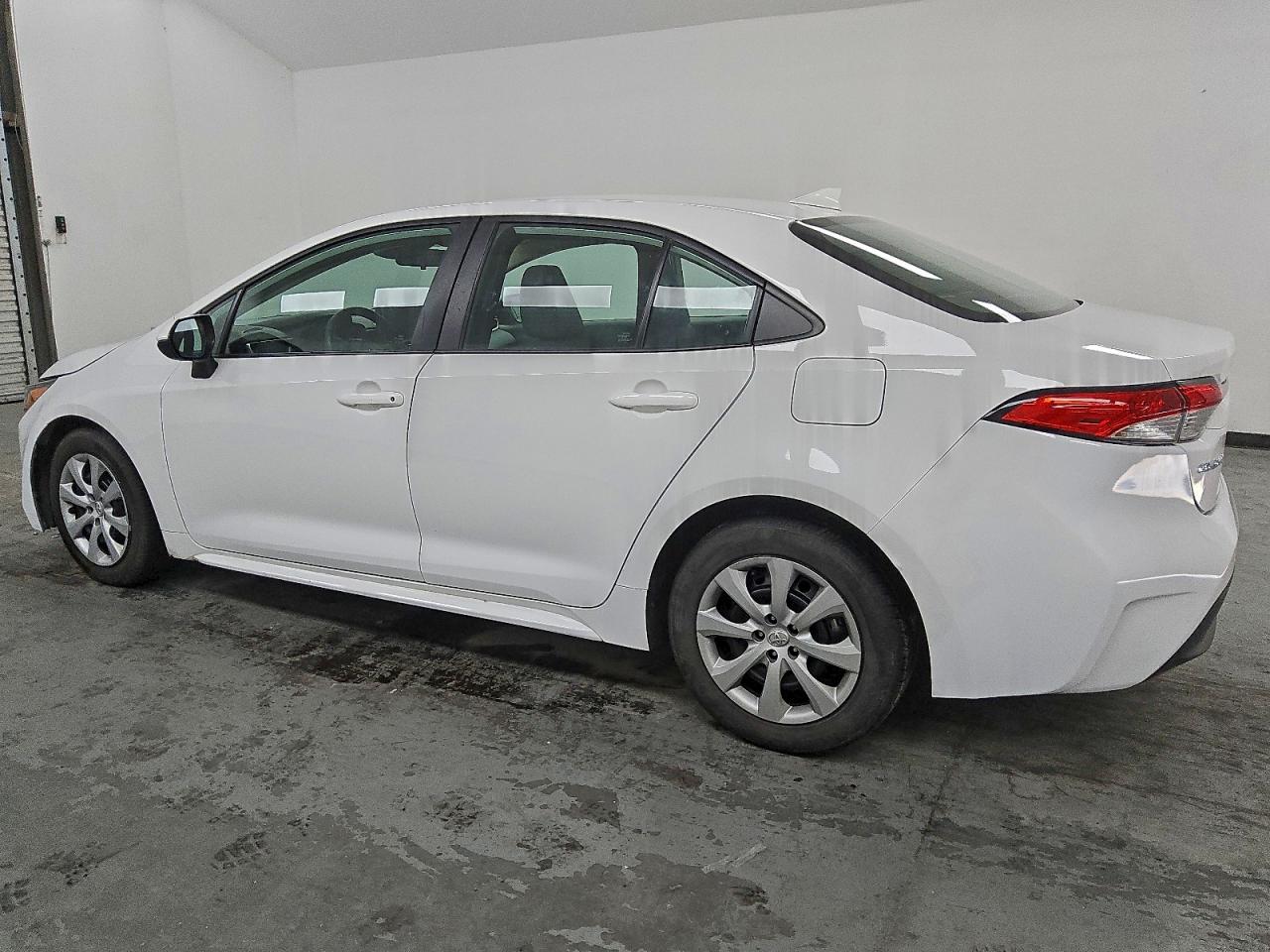 2023 TOYOTA COROLLA LE photo 2