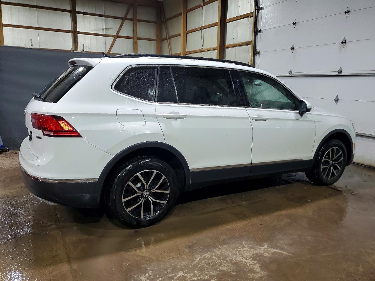 2021 VOLKSWAGEN TIGUAN SE photo 3