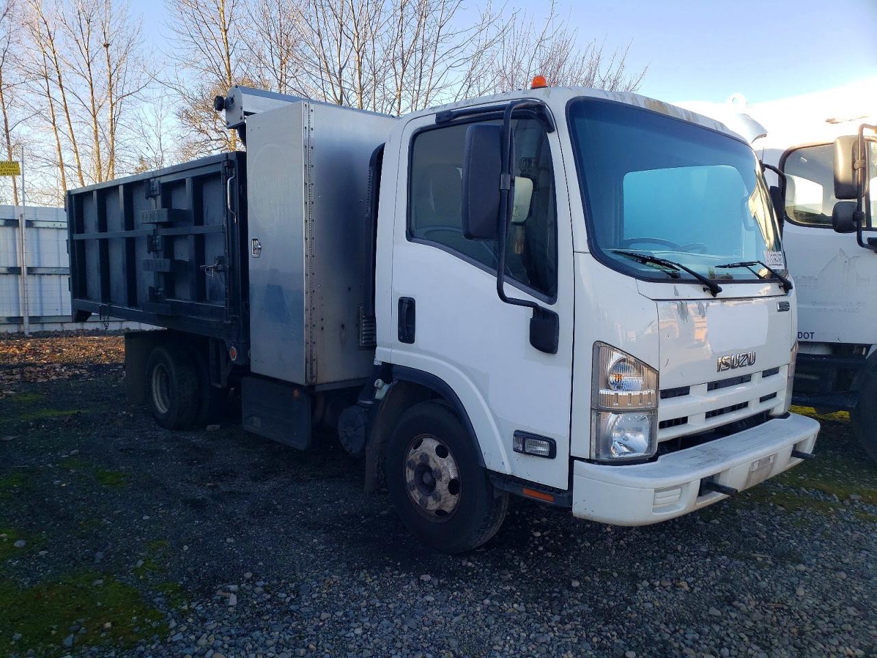 2011 ISUZU NPR