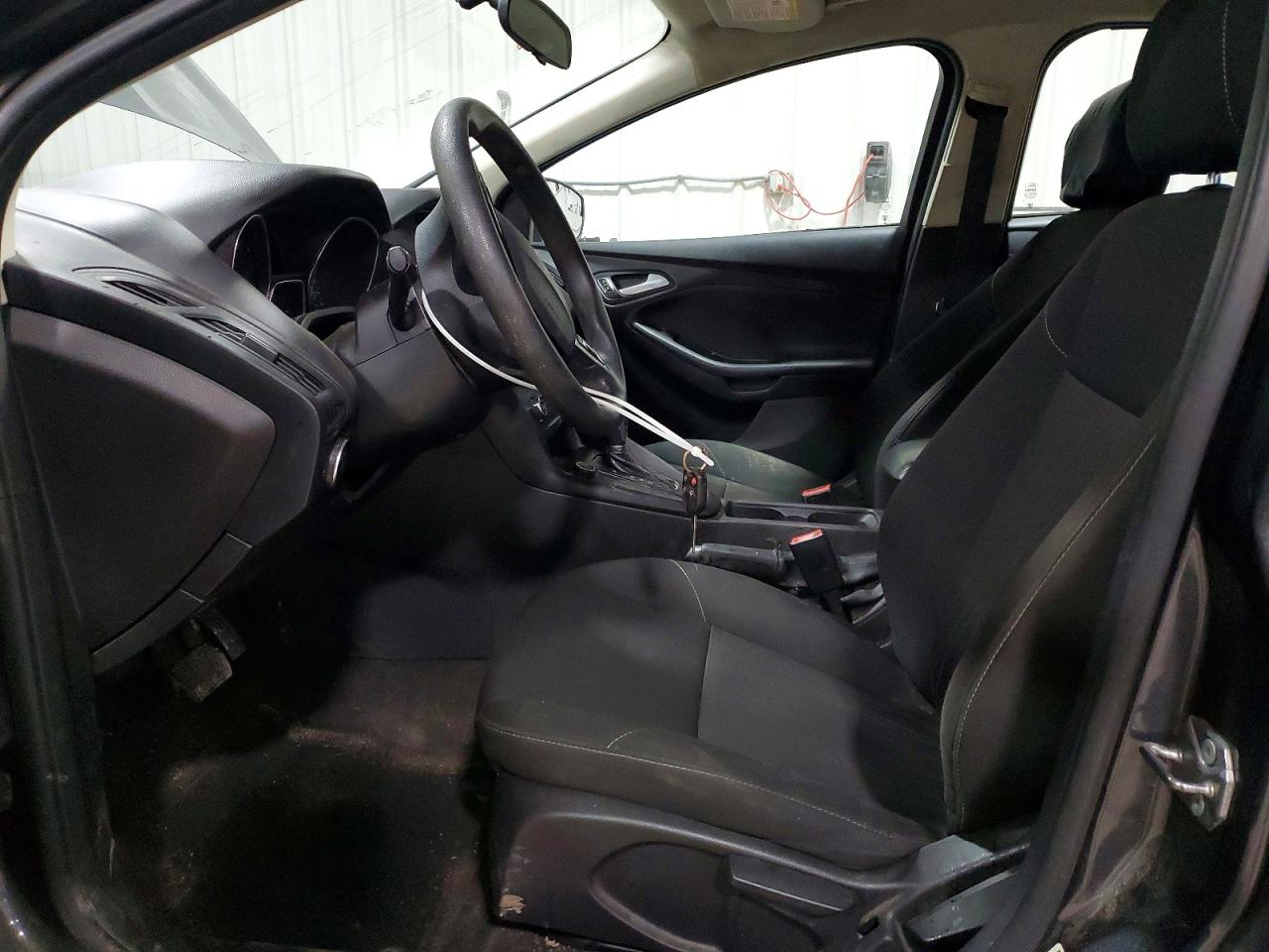 2017 FORD FOCUS SE photo 7