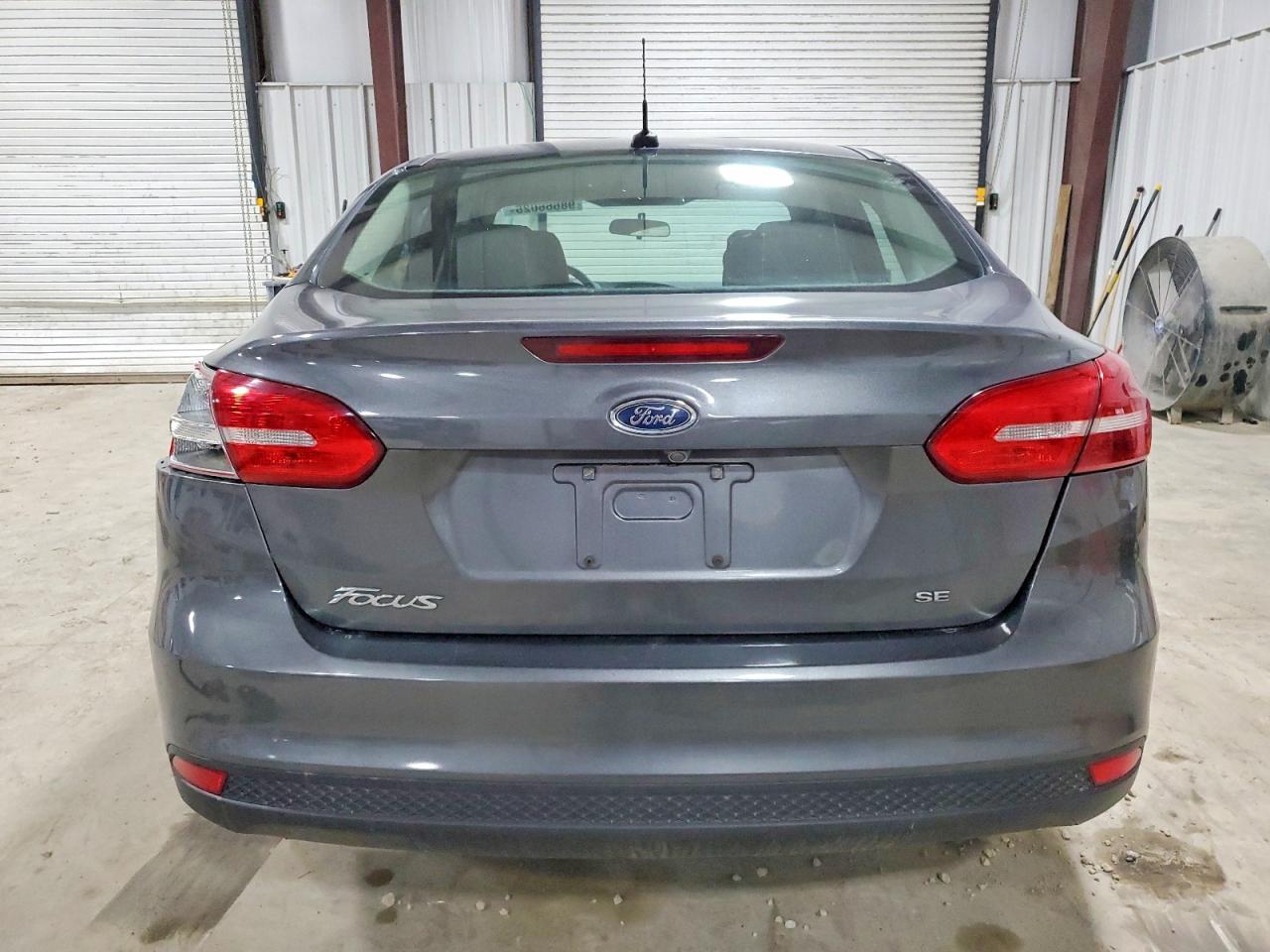 2017 FORD FOCUS SE photo 6