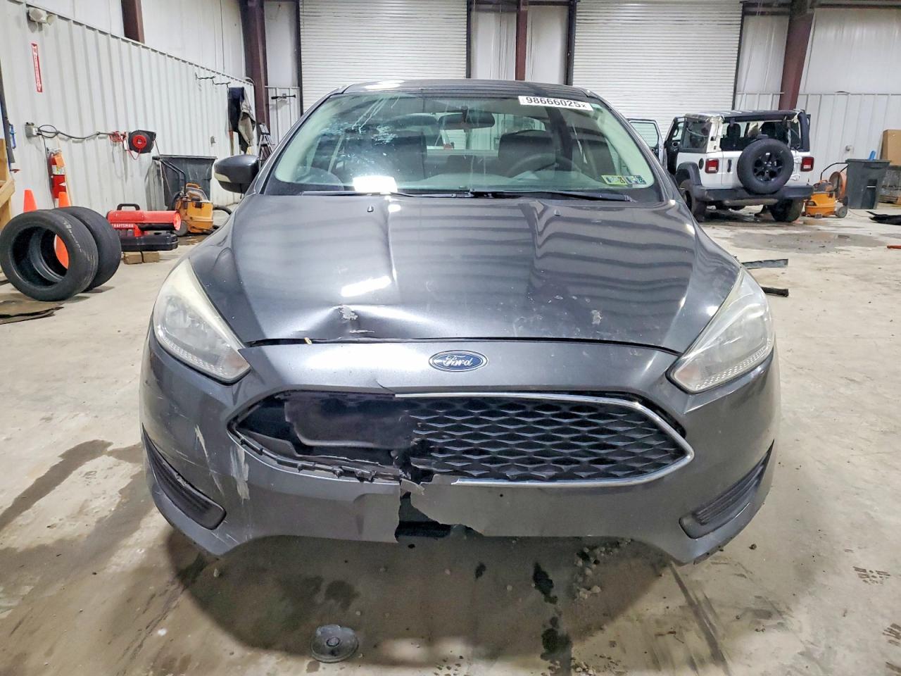 2017 FORD FOCUS SE photo 5