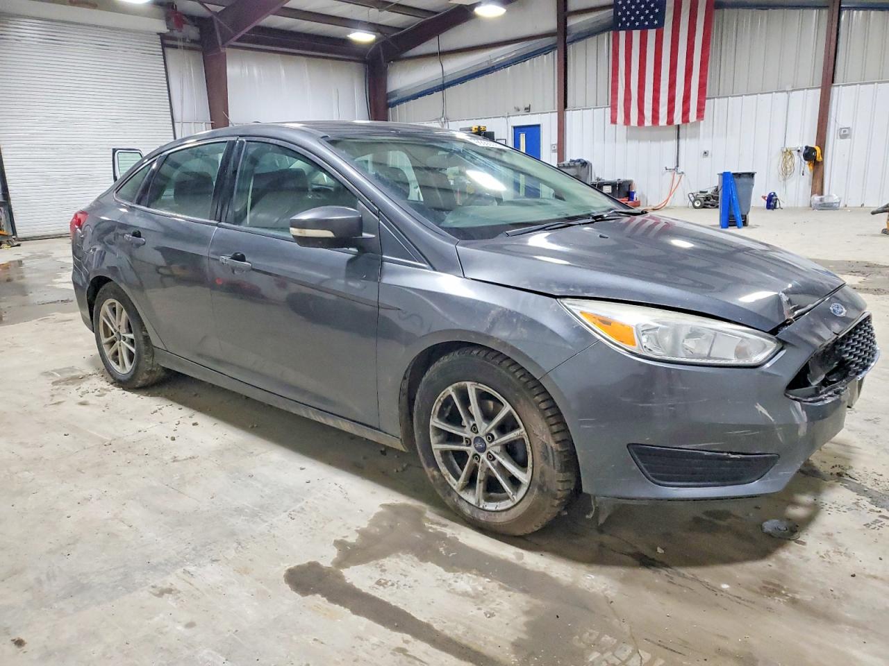 2017 FORD FOCUS SE photo 4