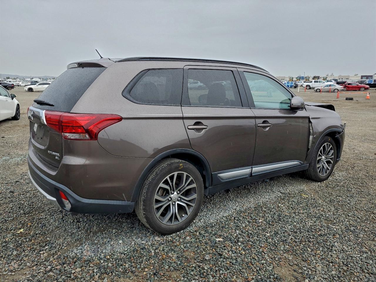 2016 MITSUBISHI OUTLANDER SE photo 3