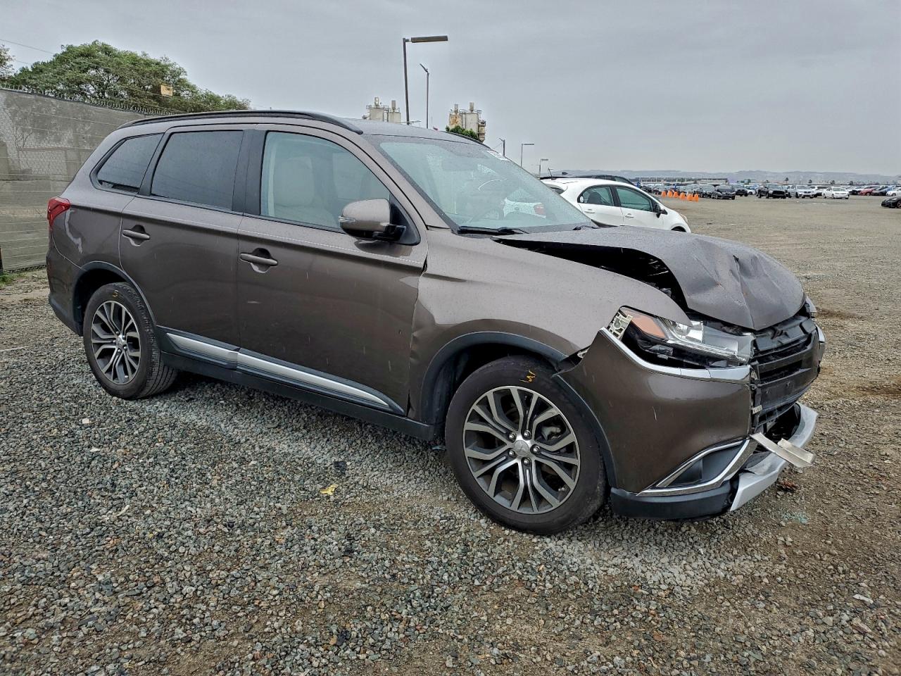 2016 MITSUBISHI OUTLANDER SE photo 4