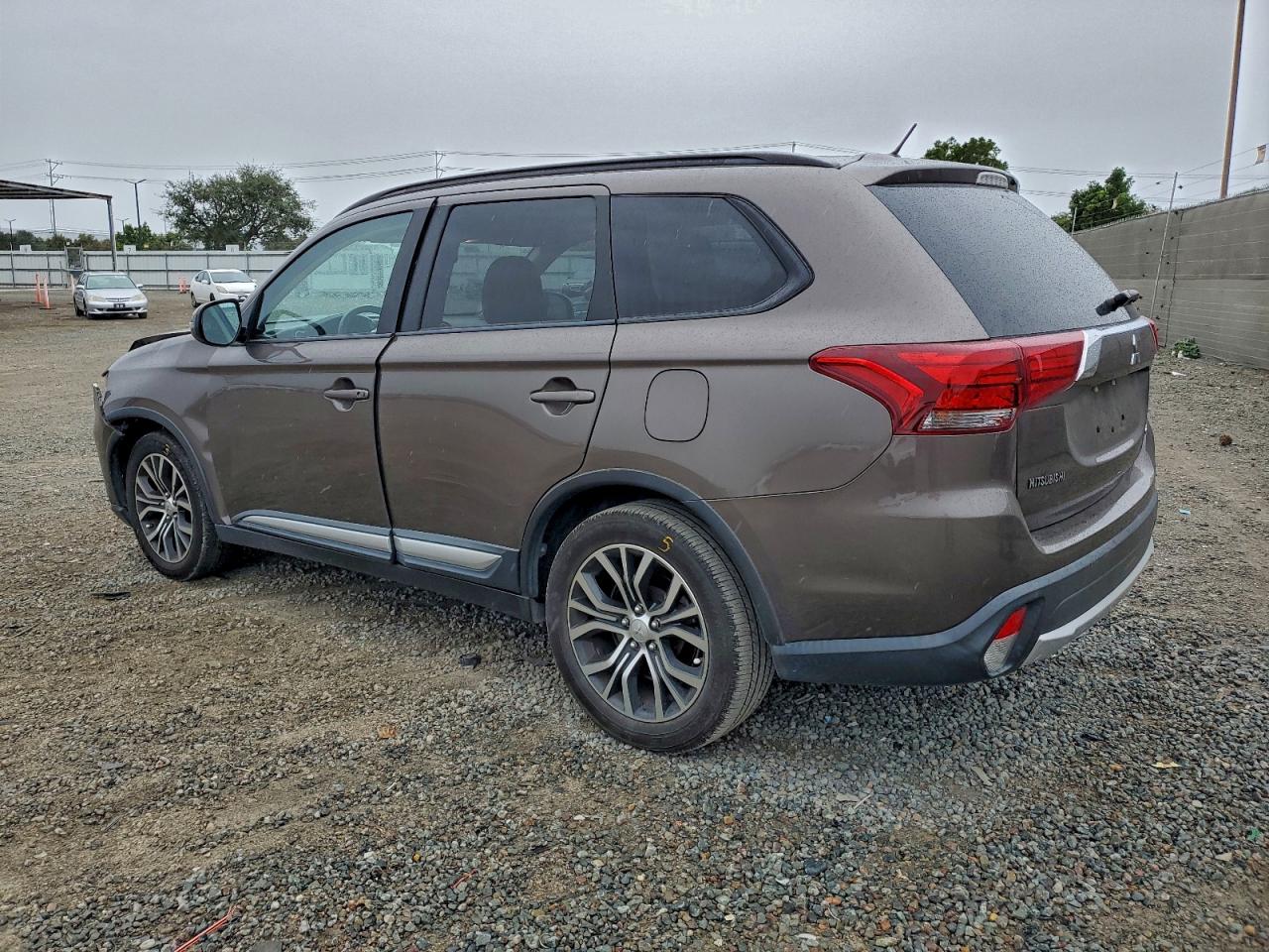 2016 MITSUBISHI OUTLANDER SE photo 2
