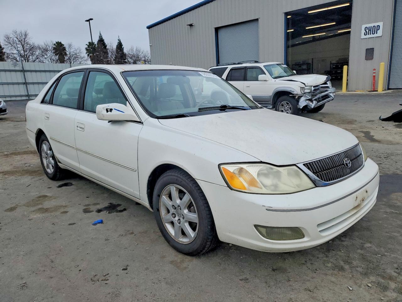 2001 TOYOTA AVALON XL photo 4