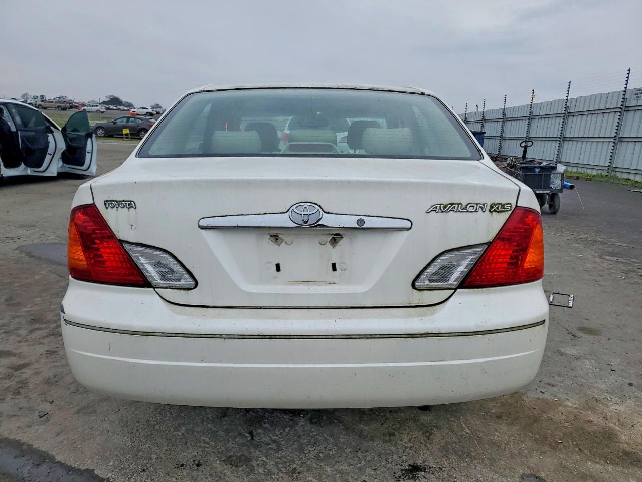 2001 TOYOTA AVALON XL photo 6