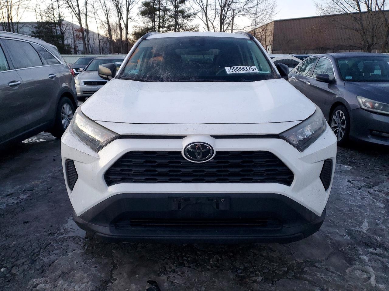 2019 TOYOTA RAV4 LE photo 5